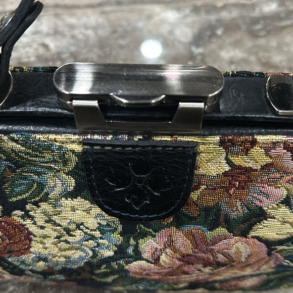 Patricia Nash Tapestry handbag in Like New Condition - Picture 5 of 9
